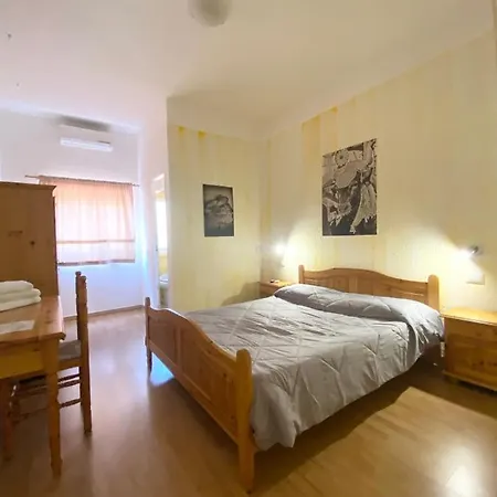 Gallery And Restaurant *