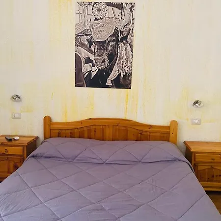 Gallery And Restaurant *