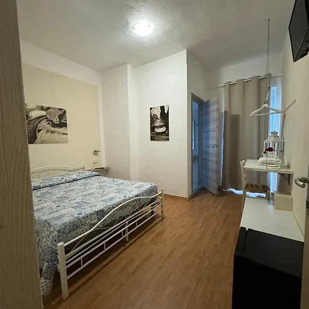 Gallery And Restaurant *