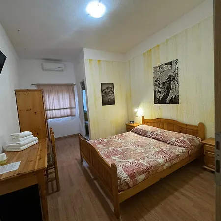 Gallery And Restaurant Hotel