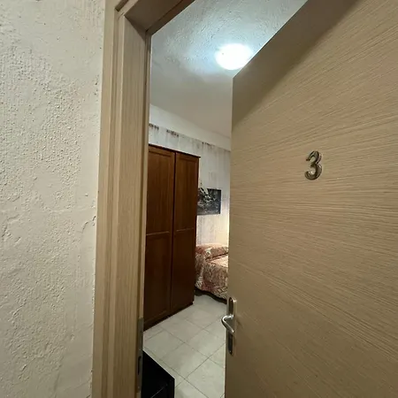 Gallery And Restaurant Hotel *