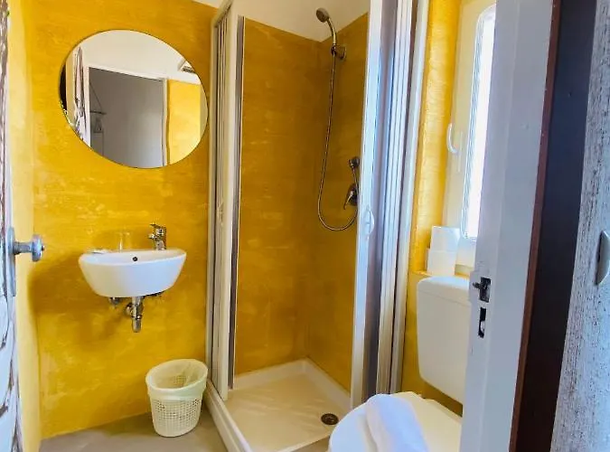 Gallery And Restaurant *