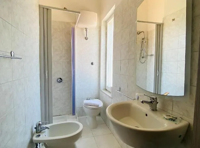 Gallery And Restaurant *