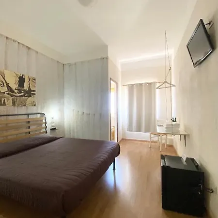 Gallery And Restaurant Hotel