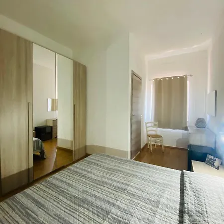 Gallery And Restaurant Hotel *