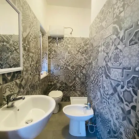 Gallery And Restaurant Hotel *
