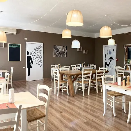 Gallery And Restaurant