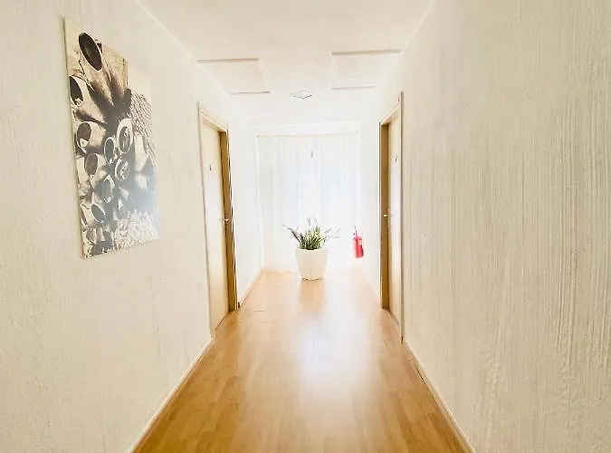 Gallery And Restaurant Hotel *