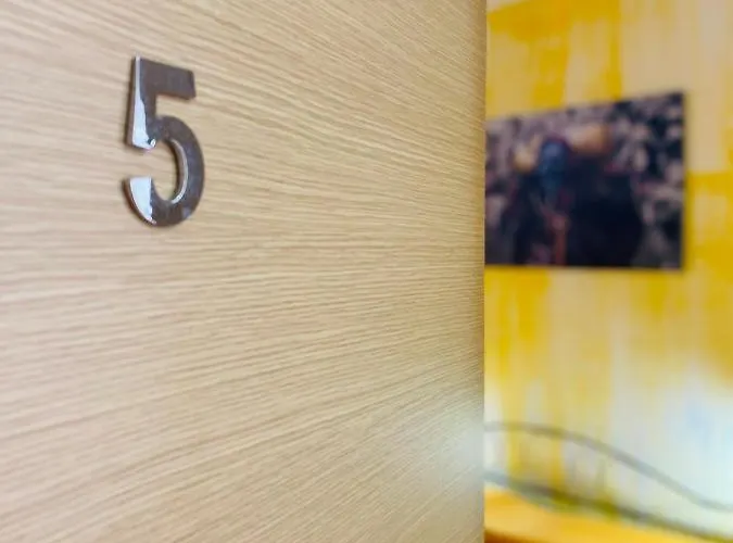 Gallery And Restaurant Hotel