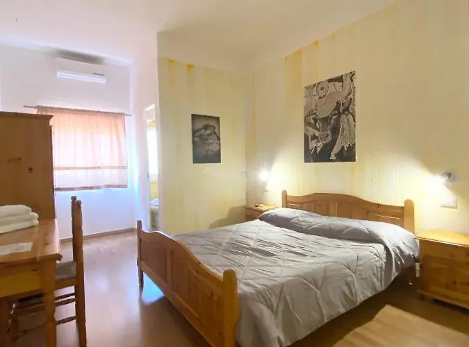 Gallery And Restaurant *