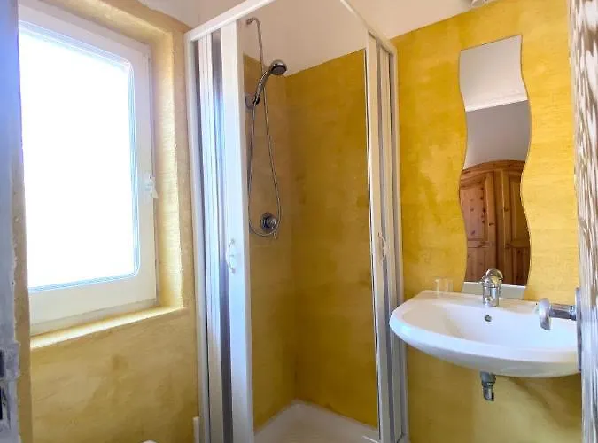 Gallery And Restaurant Hotel