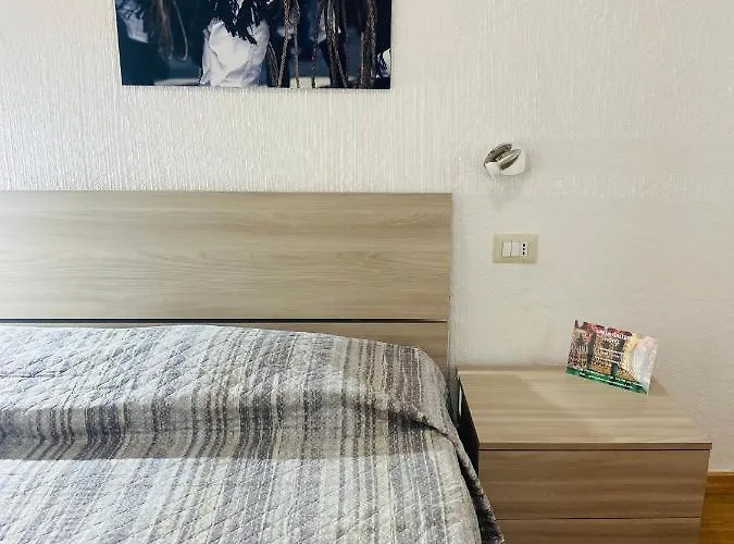 Gallery And Restaurant Hotel